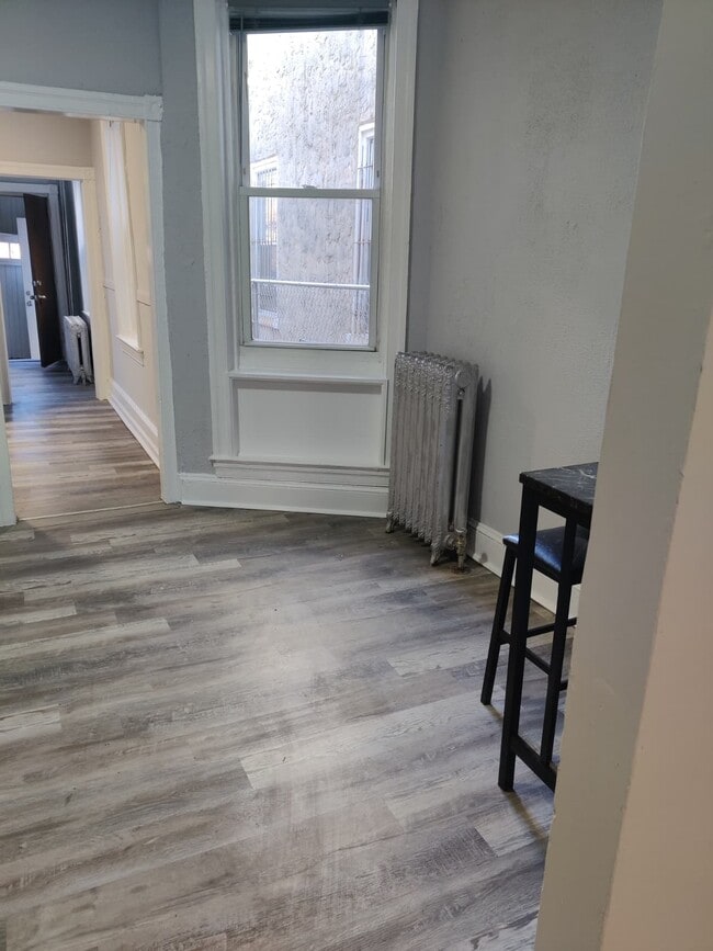 Building Photo - 127 E Coulter St