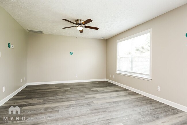 Foto del edificio - 1634 Beaconcrest Cir