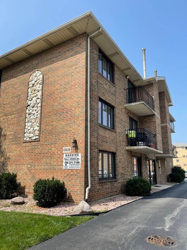 Building Photo - 10628 Parkside Ave