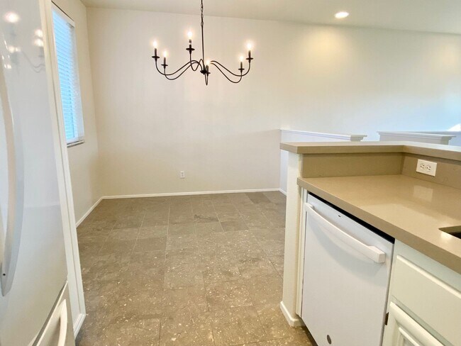 Foto del edificio - Charming 2 Bed, 2 Bath Condo in Desirable ...