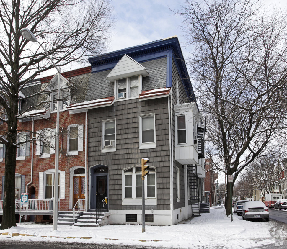 Primary Photo - 200 S 6th St