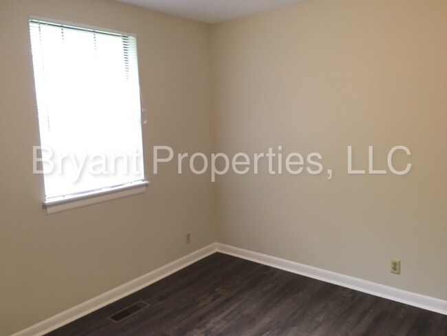 Building Photo - 214 Ewing Dr