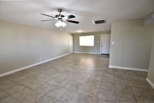 Building Photo - 6122 W Monterey Way
