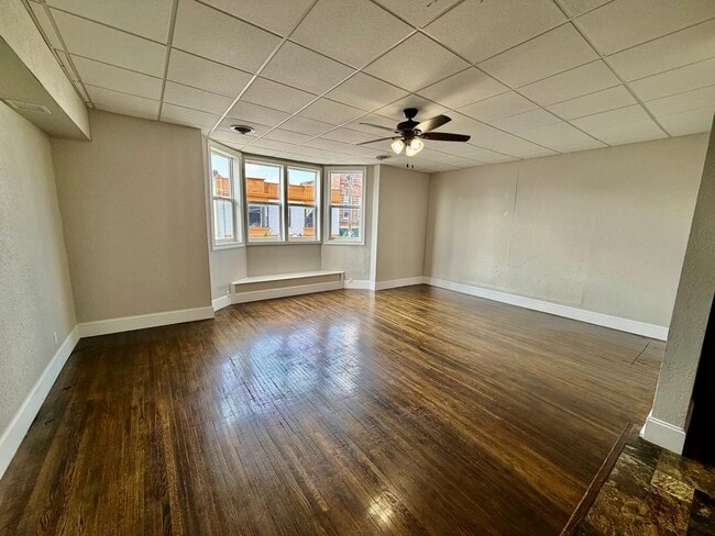 Foto del edificio - 217 E Main St