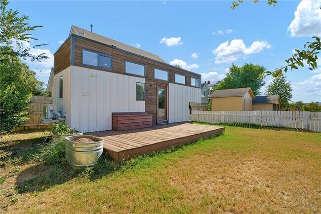 Foto del edificio - 1607 Sanchez St