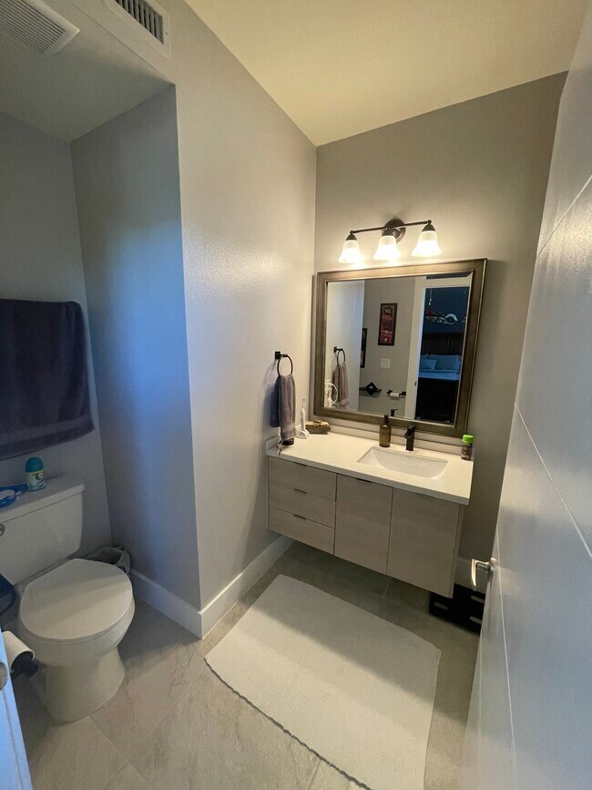 Foto del edificio - 604 N Bluff Dr