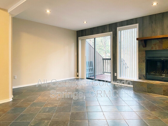 Foto del edificio - 550 Manor Ct