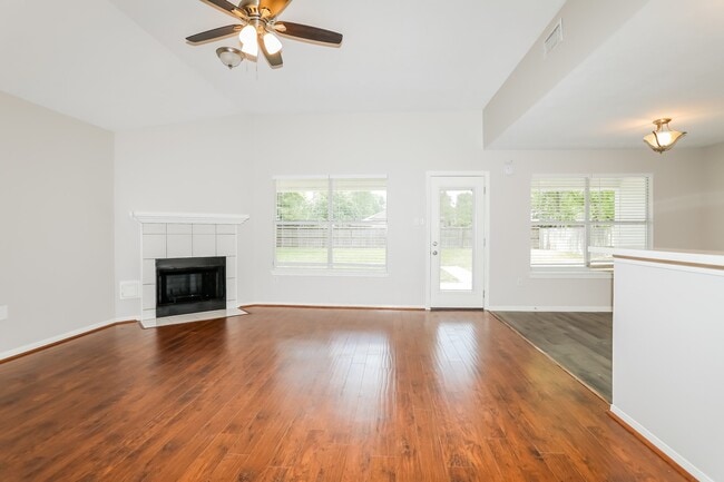 Foto del edificio - 7122 Woodland Oaks