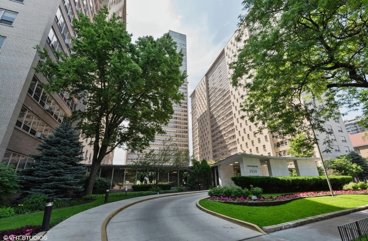 Primary Photo - 3950 N Lake Shore Dr