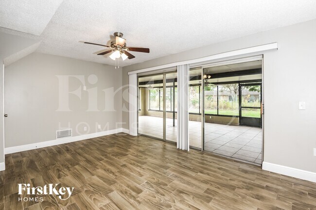 Foto del edificio - 957 Bayward Ct