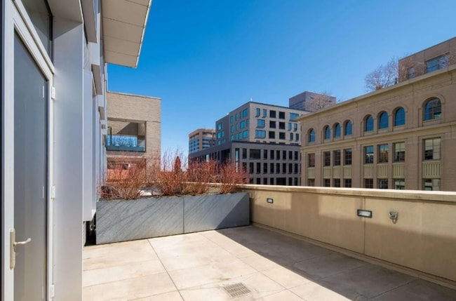 Building Photo - 1555 Blake St