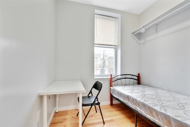 Foto del edificio - 221 Beacon Ave