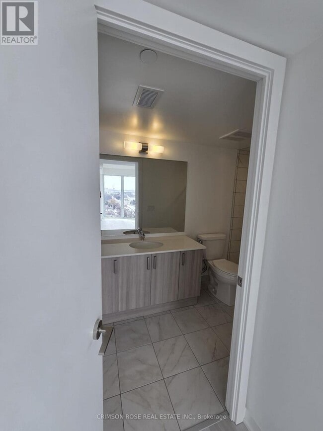 Building Photo - 1480 Bayly St