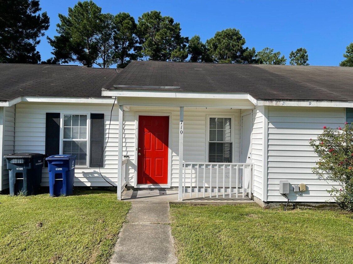 710 Pinewood Dr, Jacksonville, NC 28546 House Rental in Jacksonville