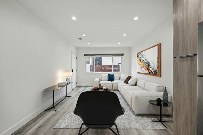 Building Photo - 2034 S Garth Ave