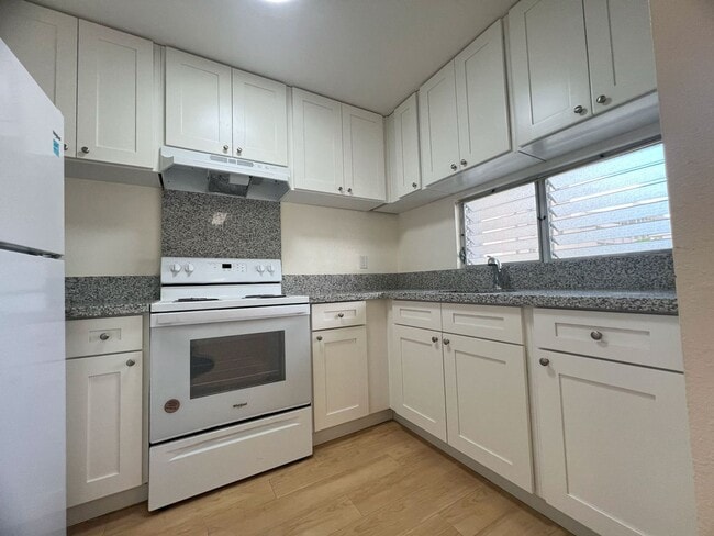 Building Photo - 1512 Halekula Way