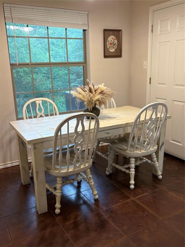 Building Photo - Charming Home In Weatherford