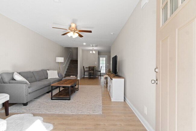 Building Photo - 3 Bedroom 2 1/2 Bath Pet Friendly Home For...