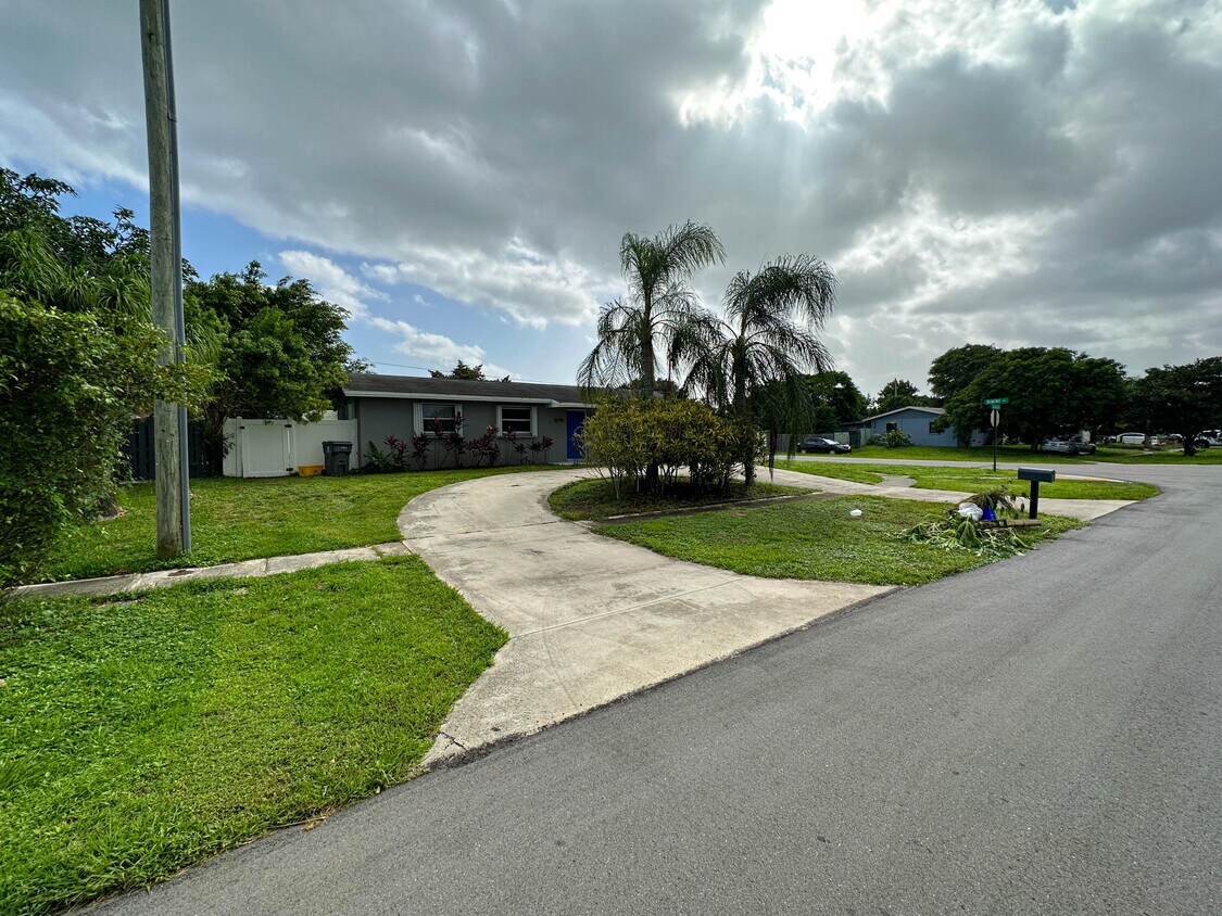 3710 Gull Rd, Palm Beach Gardens, FL 33410 House Rental in Palm Beach Gardens, FL