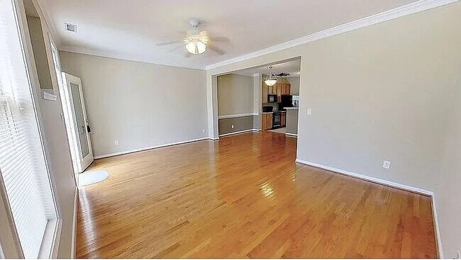 Building Photo - 513 Village Loop Dr
