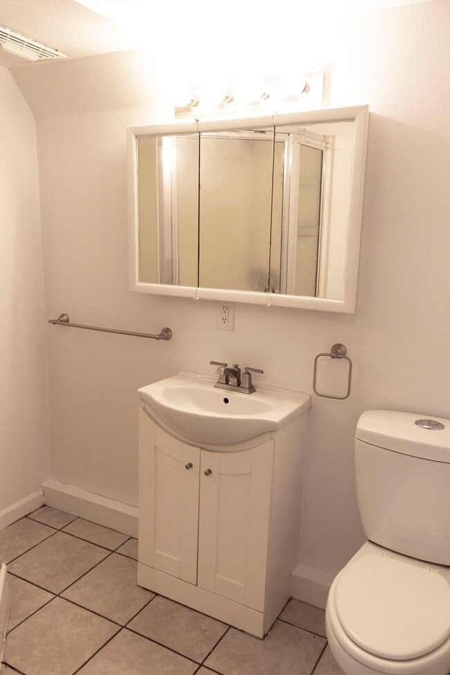 Building Photo - 2426 Burtis Ave