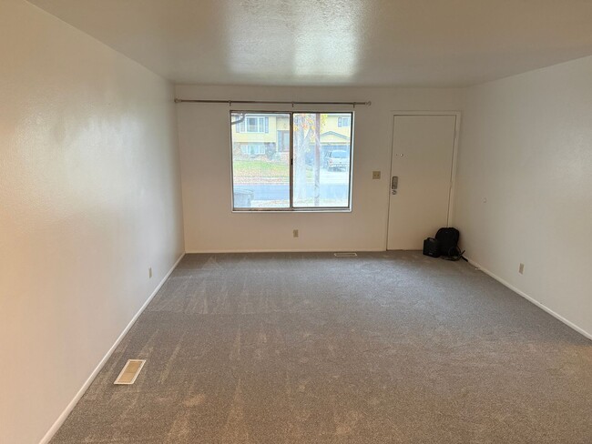 Building Photo - Ideal Location; Three Bedroom Home in Murray