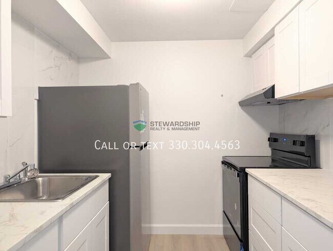 Foto del edificio - 376 Oak Mnr Ave NE