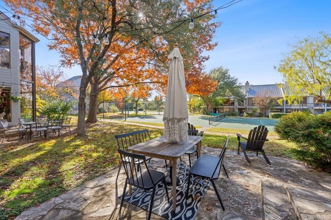 Foto del edificio - 112 World of Tennis Sq