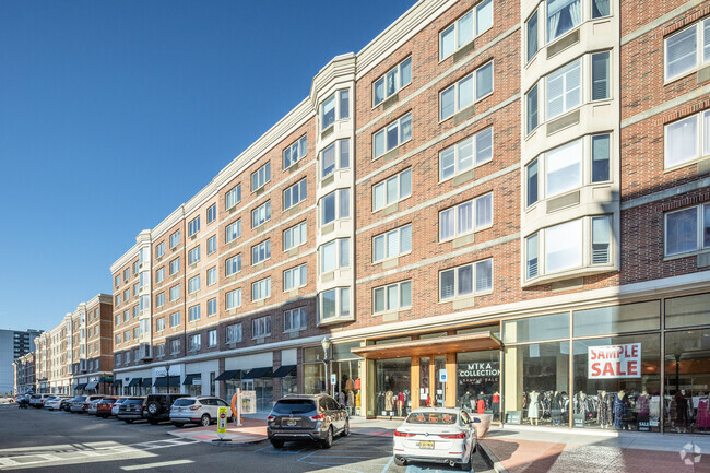 Building Photo - The Peninsula at City Place