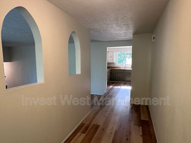 Building Photo - 7613 NE 61 Avenue
