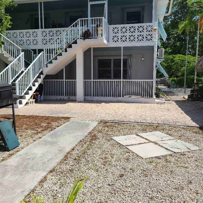 Building Photo - 127 Monroe Dr