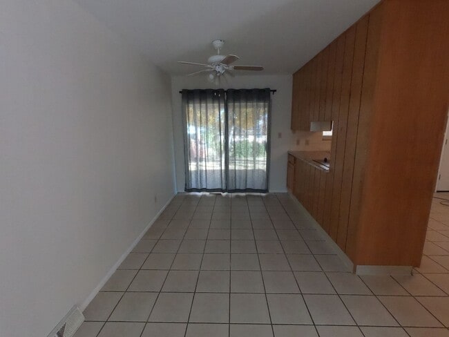 Building Photo - Available Now! Charming 3-bedroom, 1.5-bat...