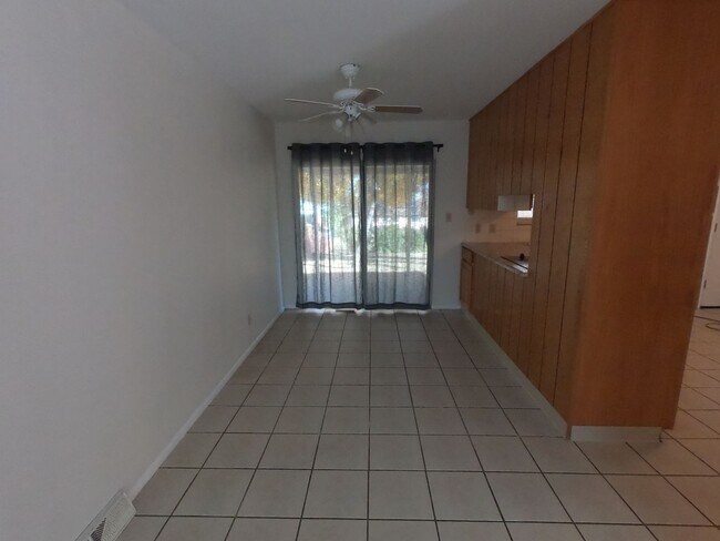 Foto del edificio - Available Now! Charming 3-bedroom, 1.5-bat...