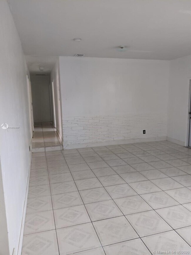 Foto del edificio - 3201 NW 135th St