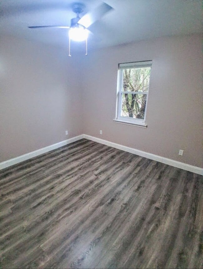 Building Photo - Spacious 3 Bedroom Townhouse for Rent!
