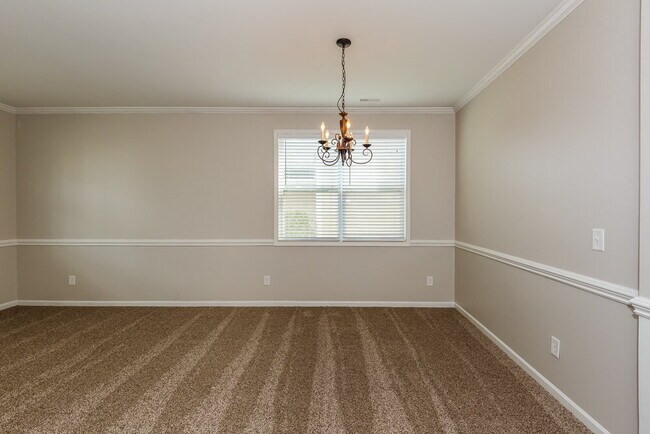 Building Photo - 2022 Savannah Hills Dr