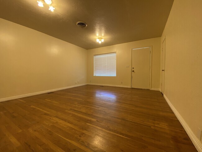 Foto del edificio - 319 E Kensington Ave