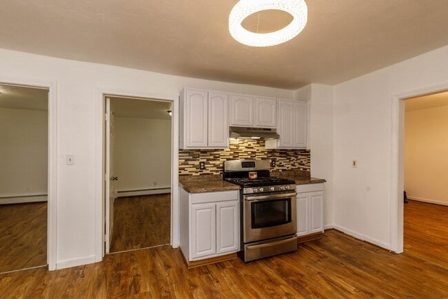 Building Photo - 13 Greenwood St