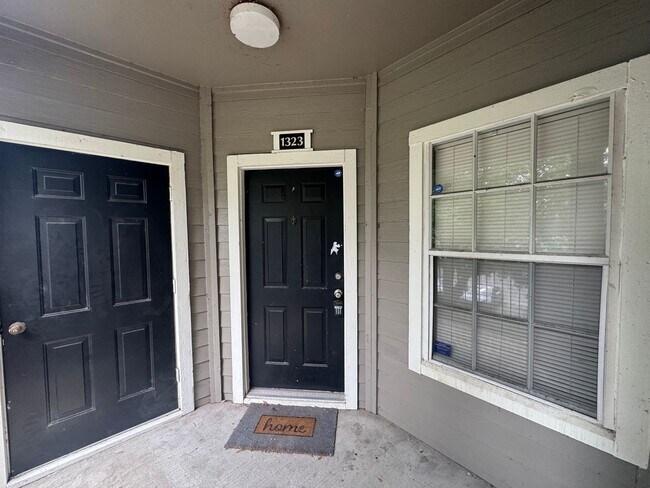 Foto del edificio - Sail Cove 2/2 Upstairs Condo Available Now!