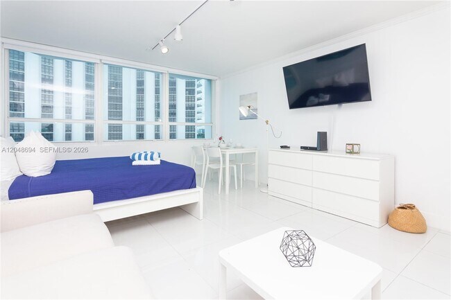 Foto del edificio - 5445 Collins Ave