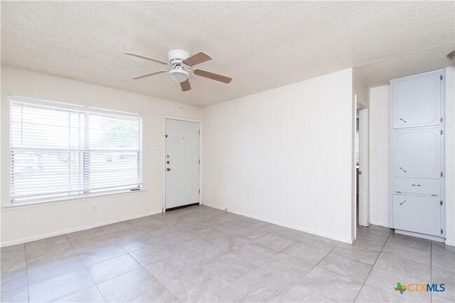 Building Photo - 1513 Janis Dr