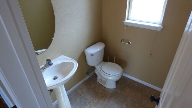 Foto del edificio - $0 DEPOSIT OPTION. CHARMING 3-BEDROOM HOME IN GREEN VALLEY RANCH WITH SPACIOUS LAYOUT & PRIME LOC...