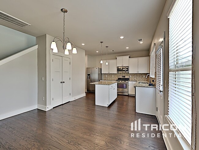 Building Photo - 4752 Kingdom Dr