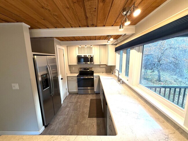 Foto del edificio - Stunning 2 Bed 1 Bath Condo Close to Downt...