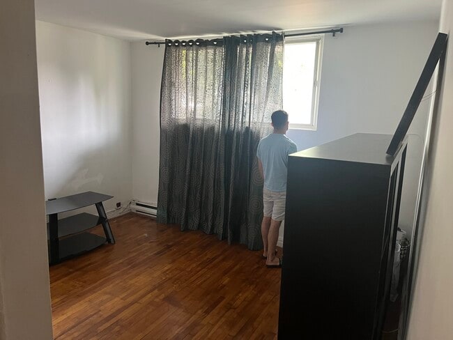 Building Photo - 9275 Rue Saint-Denis