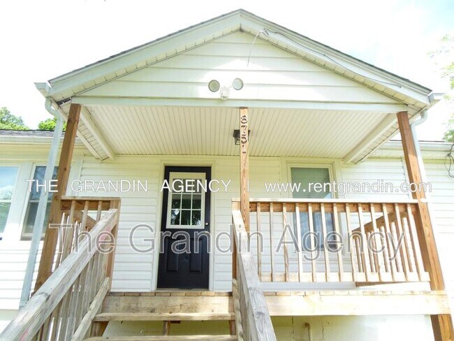 Building Photo - 8751 Plantation Rd