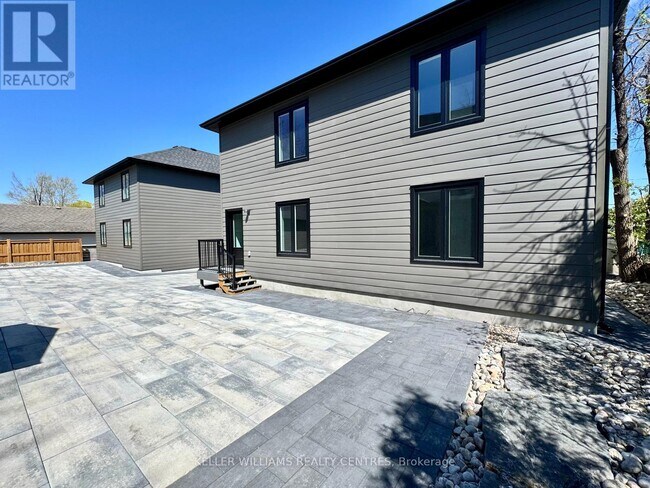 Building Photo - 65 Holgate St