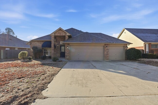 Foto del edificio - 4900 Cypress Lake Dr