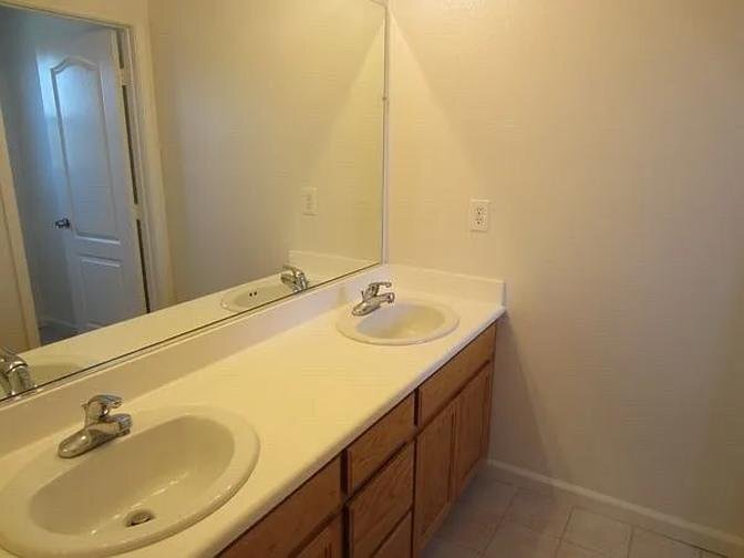 Foto del edificio - 2423 Mammoth Way