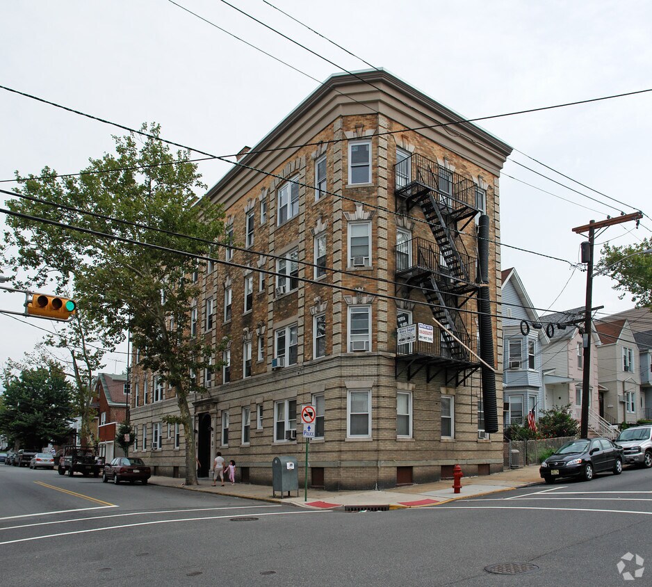 Primary Photo - 12 Grant Ave